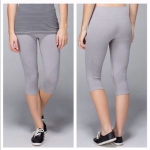 Lululemon In The Flow Light Grey Scrunch Capris